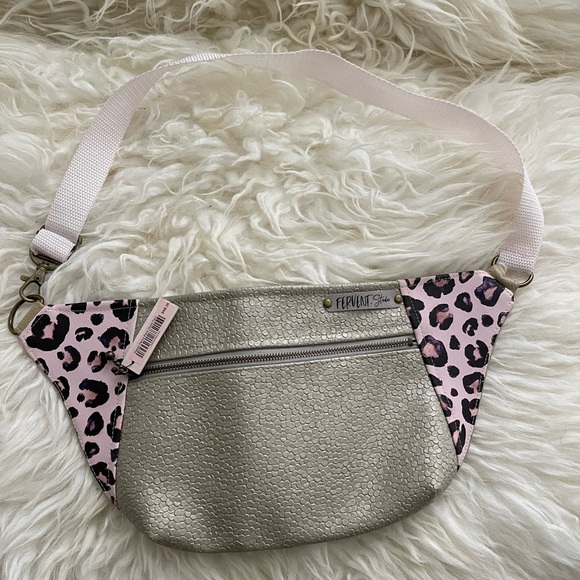 Fanny pak by Fervent Studio - Picture 1 of 4